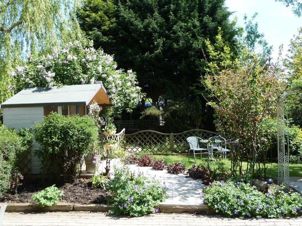 The Willows Guest House Takeley Eksteriør bilde